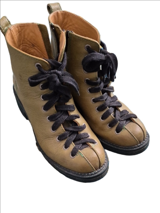 John Fluevog Shoes - Fluevog Wanderers In Army Green. Leather Lace-Up Ankle Boots with Black Laces 7s